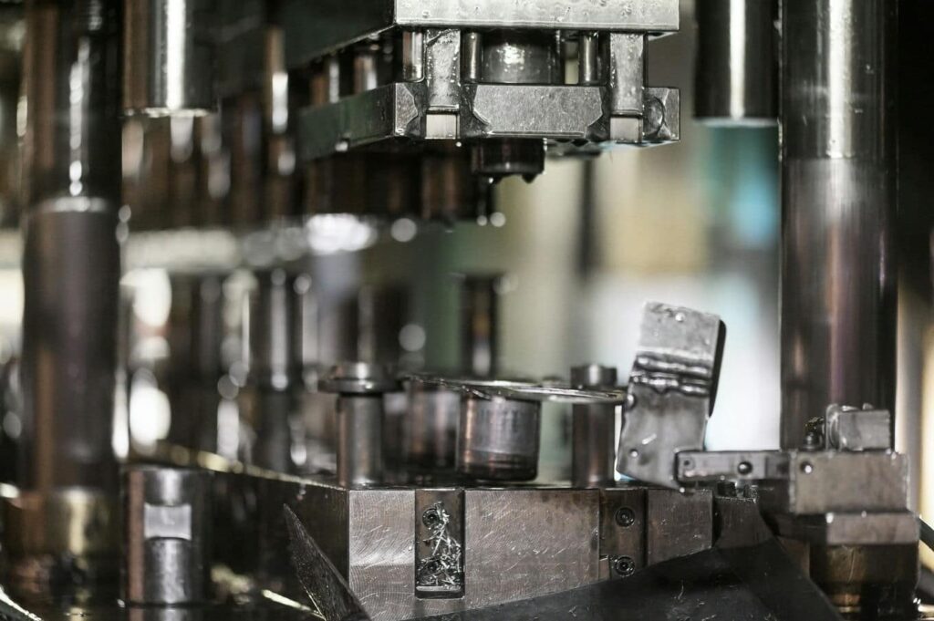 Jakie są najważniejsze wyzwania w produkcji metalowych komponentów dla sektora AGD?